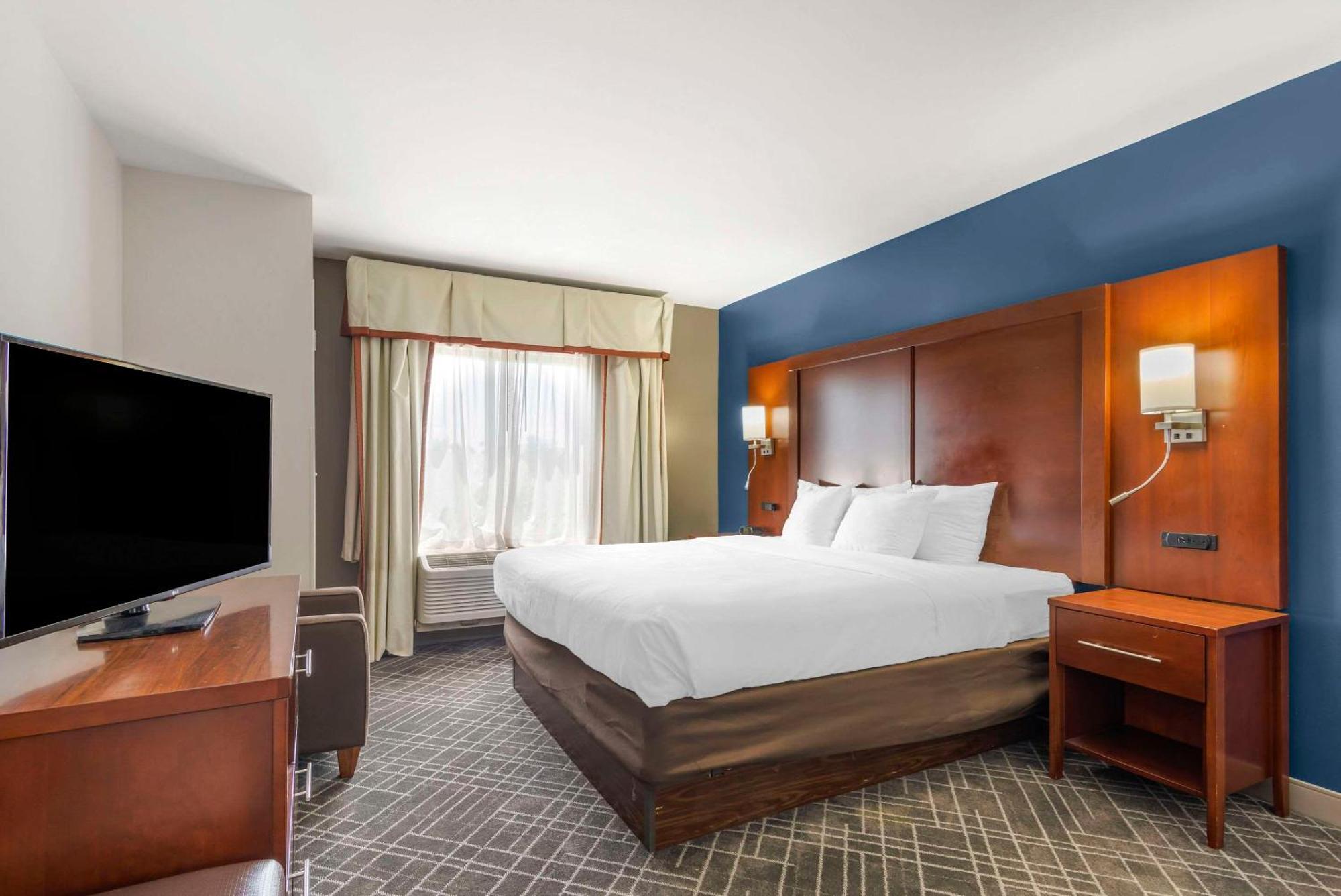 Comfort Atlanta Airport Hotel