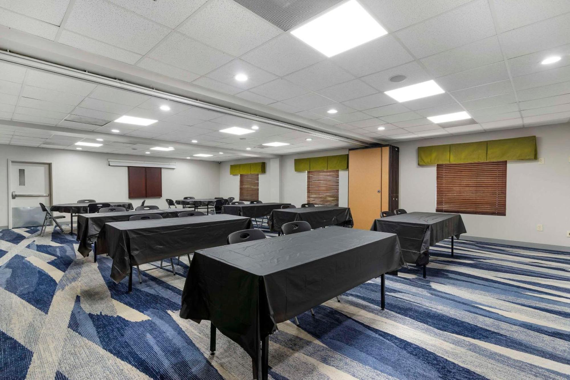 Comfort Atlanta Airport 3*